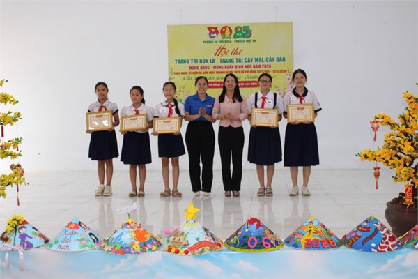 Hội thi:  Trang trí Nón lá - Sắc Xuân Mai, Đào 